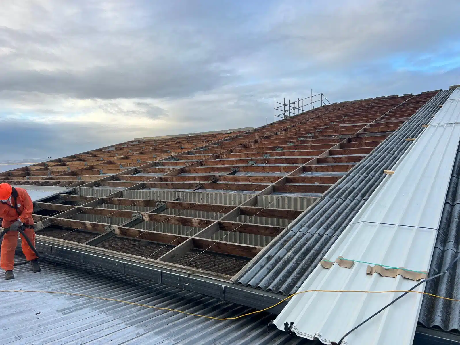 HDK Long Run Roofing team carrying out asbestos cement roof removal on an Auckland residential property
